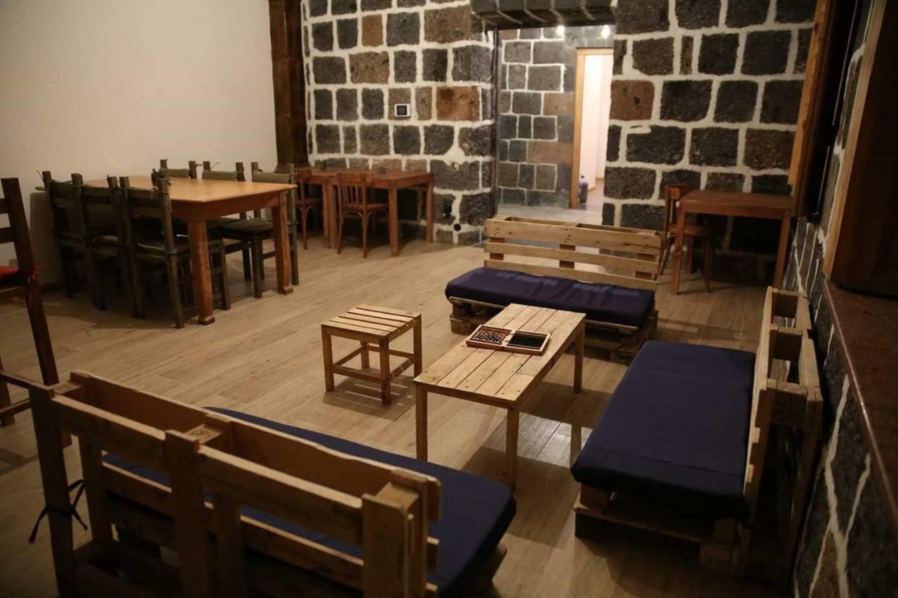 Guesthouse Emma Gjoemri Buitenkant foto
